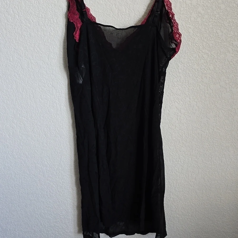 Elegant Black and Pink Lace Trim Chemise